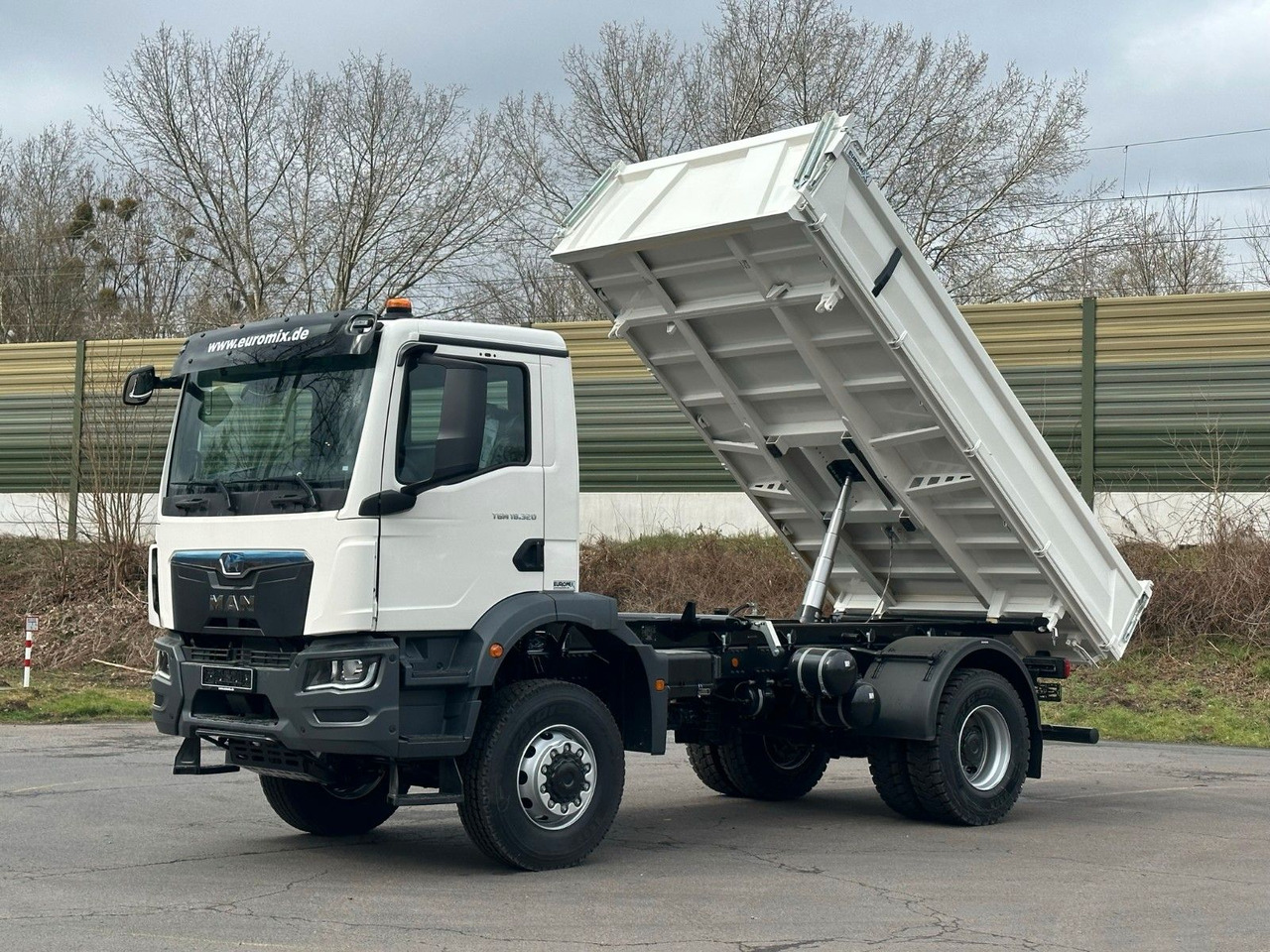 MAN TGM 18.320 4X4 Euro 6e Euromix 3-Seiten-Kipper - Tippbil: bilde 1 MAN TGM 18.320 4X4 Euro 6e Euromix 3-Seiten-Kipper - Tippbil: bilde 1