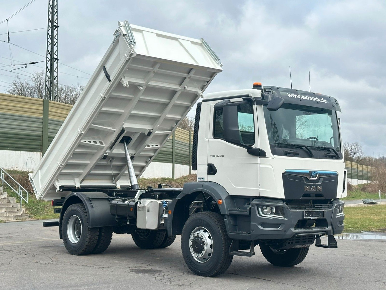 Leie  MAN TGM 18.320  4X4  Euro 6e Euromix 3-Seiten-Kipper MAN TGM 18.320  4X4  Euro 6e Euromix 3-Seiten-Kipper: bilde 16
