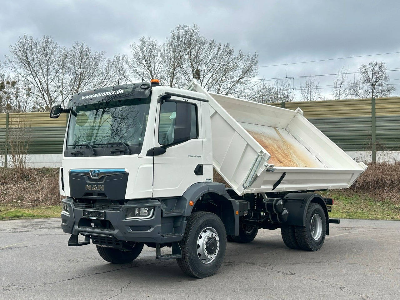 Leie  MAN TGM 18.320  4X4  Euro 6e Euromix 3-Seiten-Kipper MAN TGM 18.320  4X4  Euro 6e Euromix 3-Seiten-Kipper: bilde 19