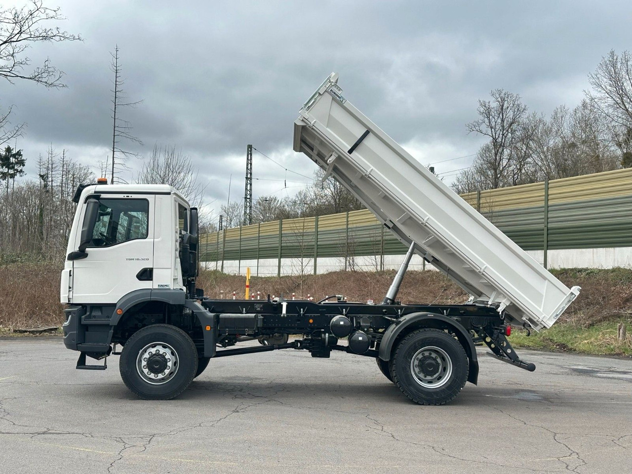 Leie  MAN TGM 18.320  4X4  Euro 6e Euromix 3-Seiten-Kipper MAN TGM 18.320  4X4  Euro 6e Euromix 3-Seiten-Kipper: bilde 12