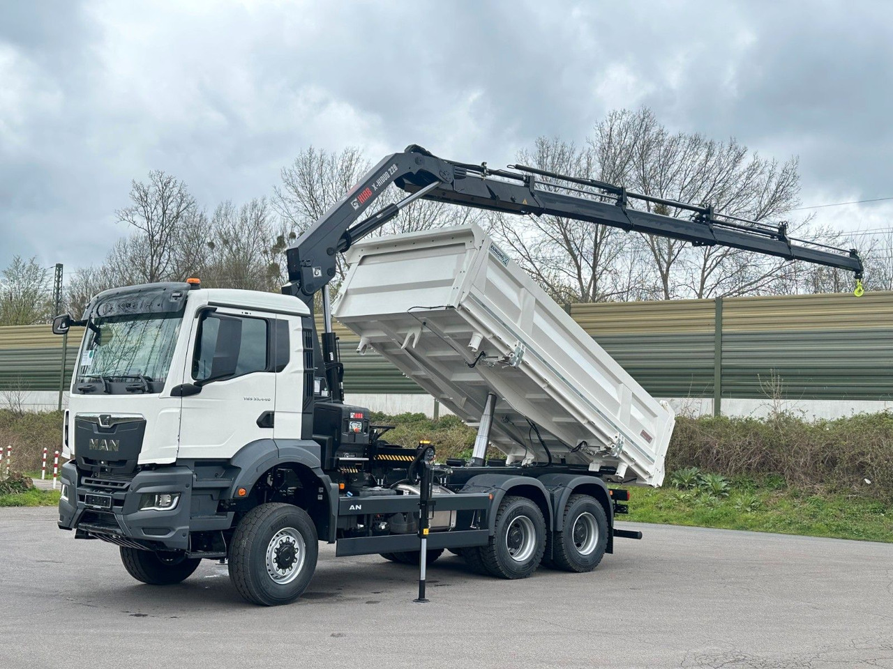 MAN TGS 33.440 6x6 /3-Seiten- Kipper / HIAB 228-4 - Tippbil, Kranbil: bilde 1 MAN TGS 33.440 6x6 /3-Seiten- Kipper / HIAB 228-4 - Tippbil, Kranbil: bilde 1