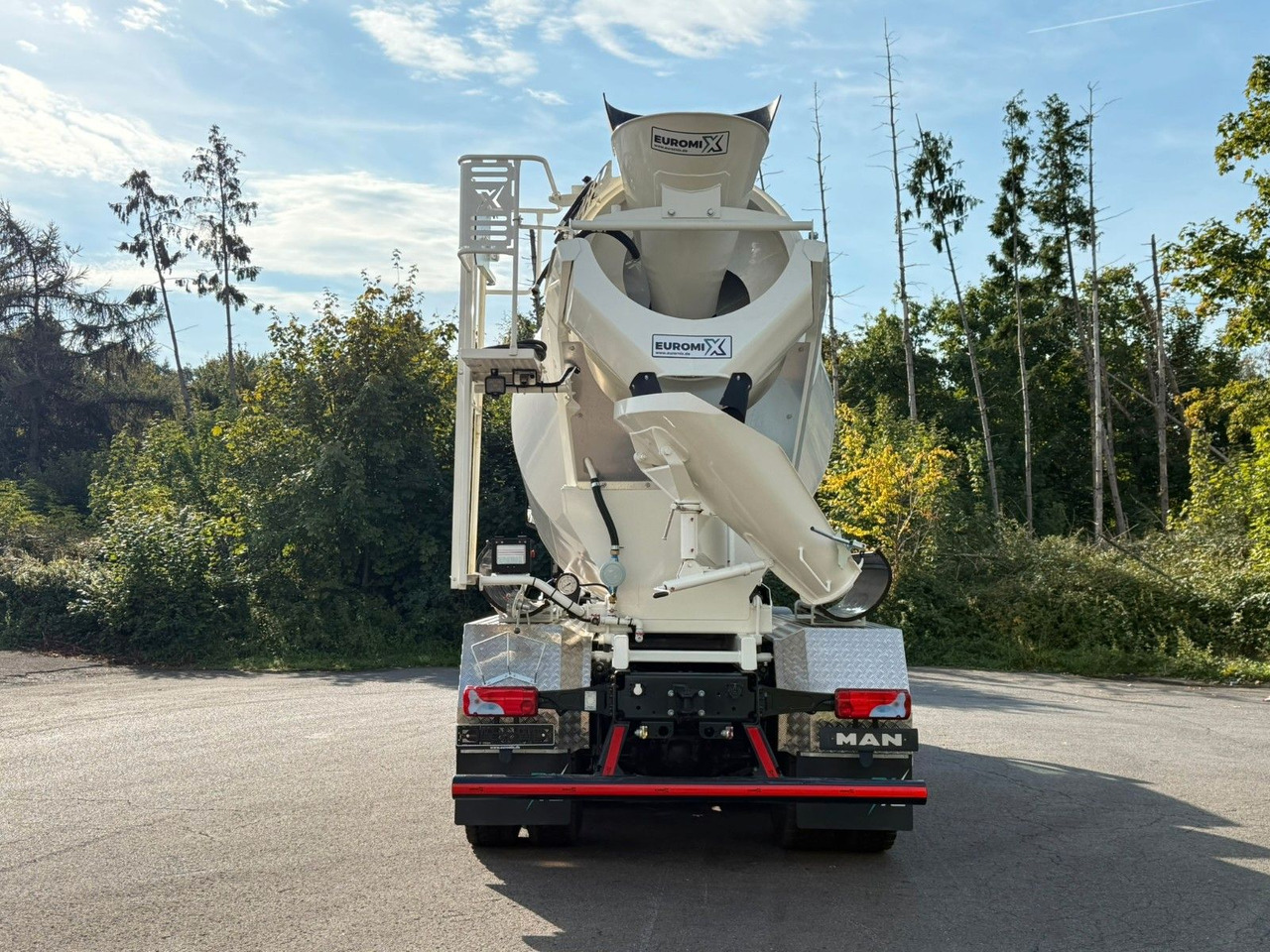 MAN TGS 35.470 BB 8X4 EuromixMTP EM 10 L - Betongbil: bilde 5 MAN TGS 35.470 BB 8X4 EuromixMTP EM 10 L - Betongbil: bilde 5