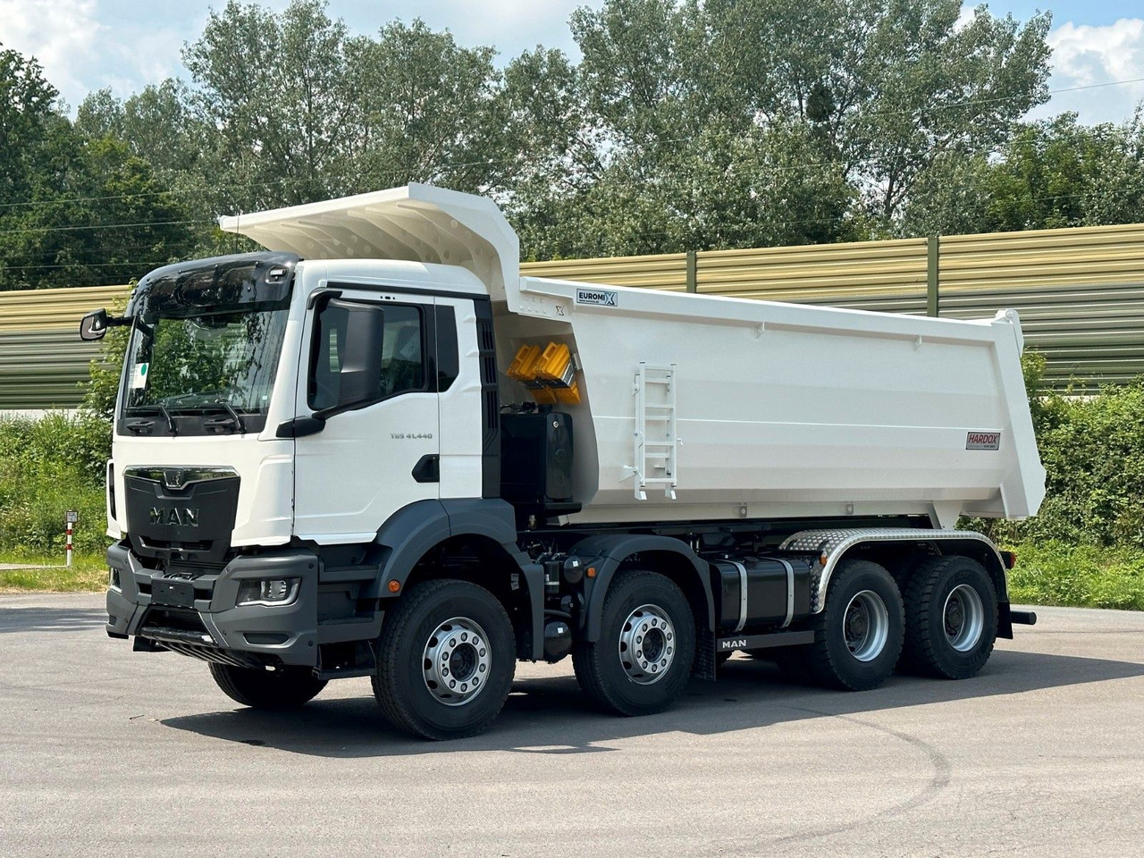 MAN TGS 41.440 8x4 EuromixMTP Mulden-Kipper MAN TGS 41.440 8x4 EuromixMTP Mulden-Kipper - Tippbil: bilde 1 MAN TGS 41.440 8x4 EuromixMTP Mulden-Kipper MAN TGS 41.440 8x4 EuromixMTP Mulden-Kipper - Tippbil: bilde 1