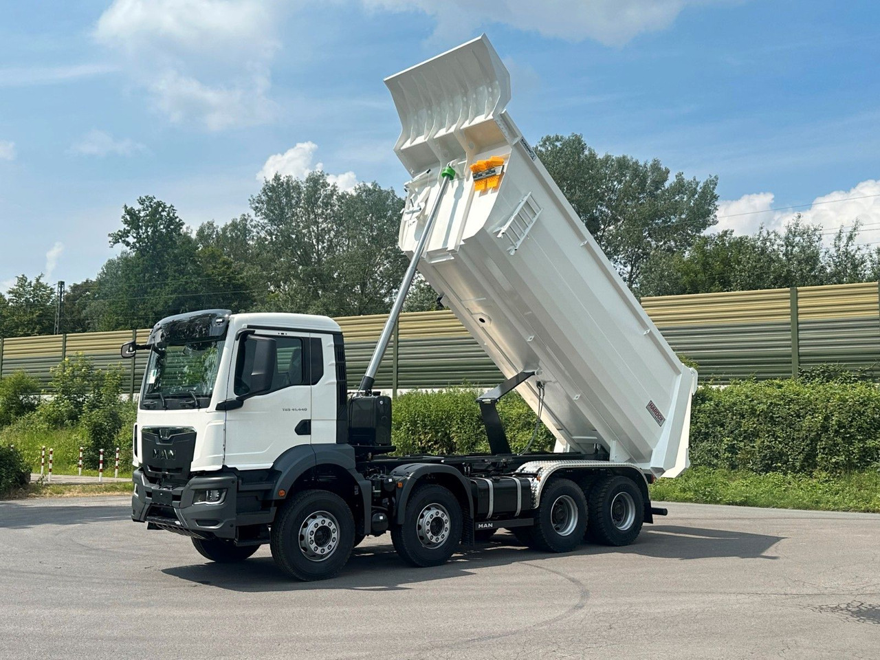 MAN TGS 41.440 8x4 EuromixMTP Mulden-Kipper MAN TGS 41.440 8x4 EuromixMTP Mulden-Kipper - Tippbil: bilde 2 MAN TGS 41.440 8x4 EuromixMTP Mulden-Kipper MAN TGS 41.440 8x4 EuromixMTP Mulden-Kipper - Tippbil: bilde 2