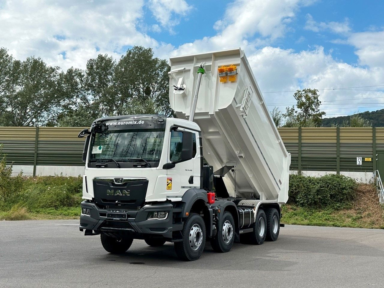 MAN TGS 41.440 8x4 EuromixMTP Mulden-Kipper MAN TGS 41.440 8x4 EuromixMTP Mulden-Kipper - Tippbil: bilde 2 MAN TGS 41.440 8x4 EuromixMTP Mulden-Kipper MAN TGS 41.440 8x4 EuromixMTP Mulden-Kipper - Tippbil: bilde 2