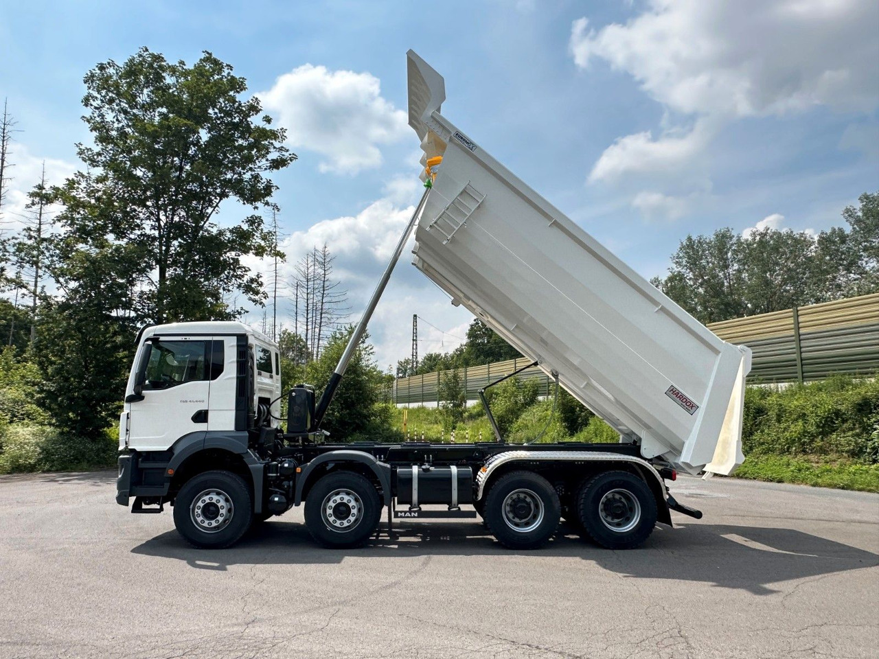 MAN TGS 41.440 8x4 EuromixMTP Mulden-Kipper MAN TGS 41.440 8x4 EuromixMTP Mulden-Kipper - Tippbil: bilde 3 MAN TGS 41.440 8x4 EuromixMTP Mulden-Kipper MAN TGS 41.440 8x4 EuromixMTP Mulden-Kipper - Tippbil: bilde 3