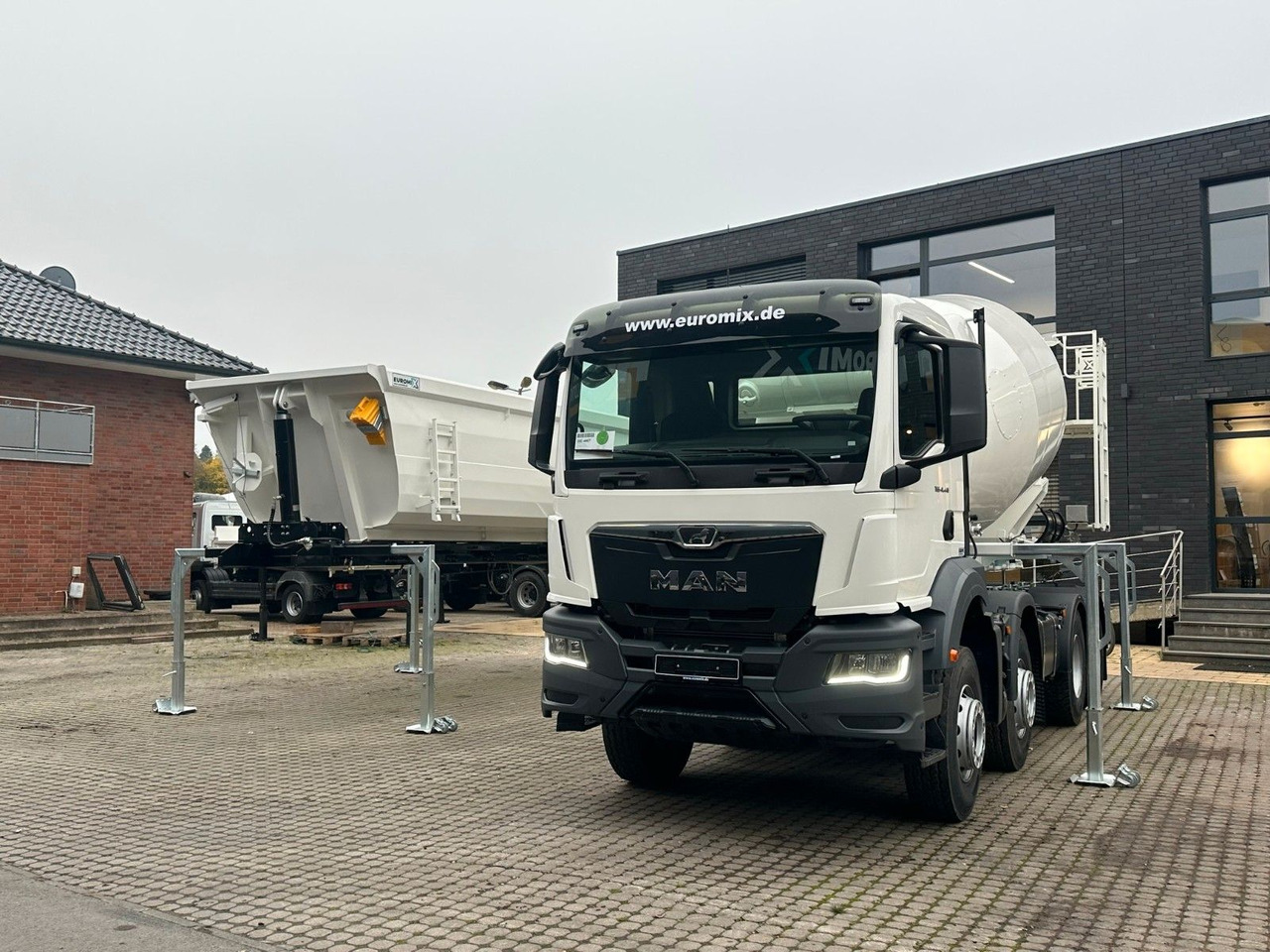 MAN TGS 41.480 8x4 WECHSELSYSTEM KIPPER+MISCHER - Betongbil, Dumperkasse: bilde 2 MAN TGS 41.480 8x4 WECHSELSYSTEM KIPPER+MISCHER - Betongbil, Dumperkasse: bilde 2