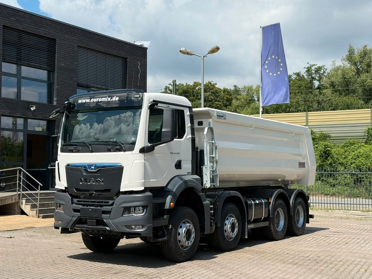 MAN TGS 41.520 BB 8X4 Euromix MuldenKipper Retarder - Tippbil: bilde 3 MAN TGS 41.520 BB 8X4 Euromix MuldenKipper Retarder - Tippbil: bilde 3