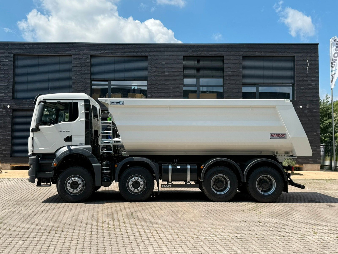 MAN TGS 41.520 BB 8X4 Euromix MuldenKipper Retarder - Tippbil: bilde 5 MAN TGS 41.520 BB 8X4 Euromix MuldenKipper Retarder - Tippbil: bilde 5