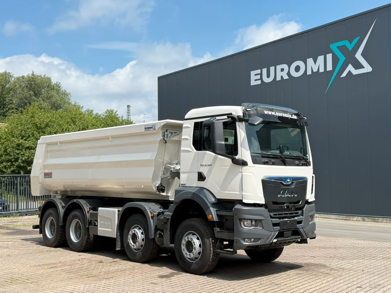 MAN TGS 41.520 BB 8X4 Euromix MuldenKipper Retarder - Tippbil: bilde 1 MAN TGS 41.520 BB 8X4 Euromix MuldenKipper Retarder - Tippbil: bilde 1
