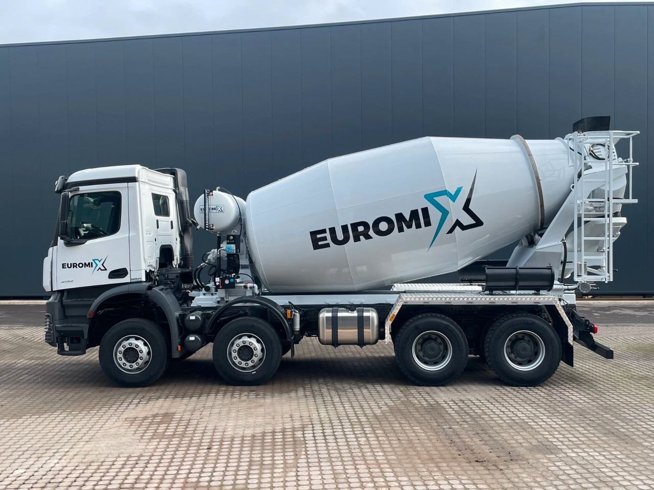 Mercedes-Benz AROCS 5 4142 B 8X4 Euro 3 EuromixMTP EM 10 - Betongbil: bilde 2 Mercedes-Benz AROCS 5 4142 B 8X4 Euro 3 EuromixMTP EM 10 - Betongbil: bilde 2