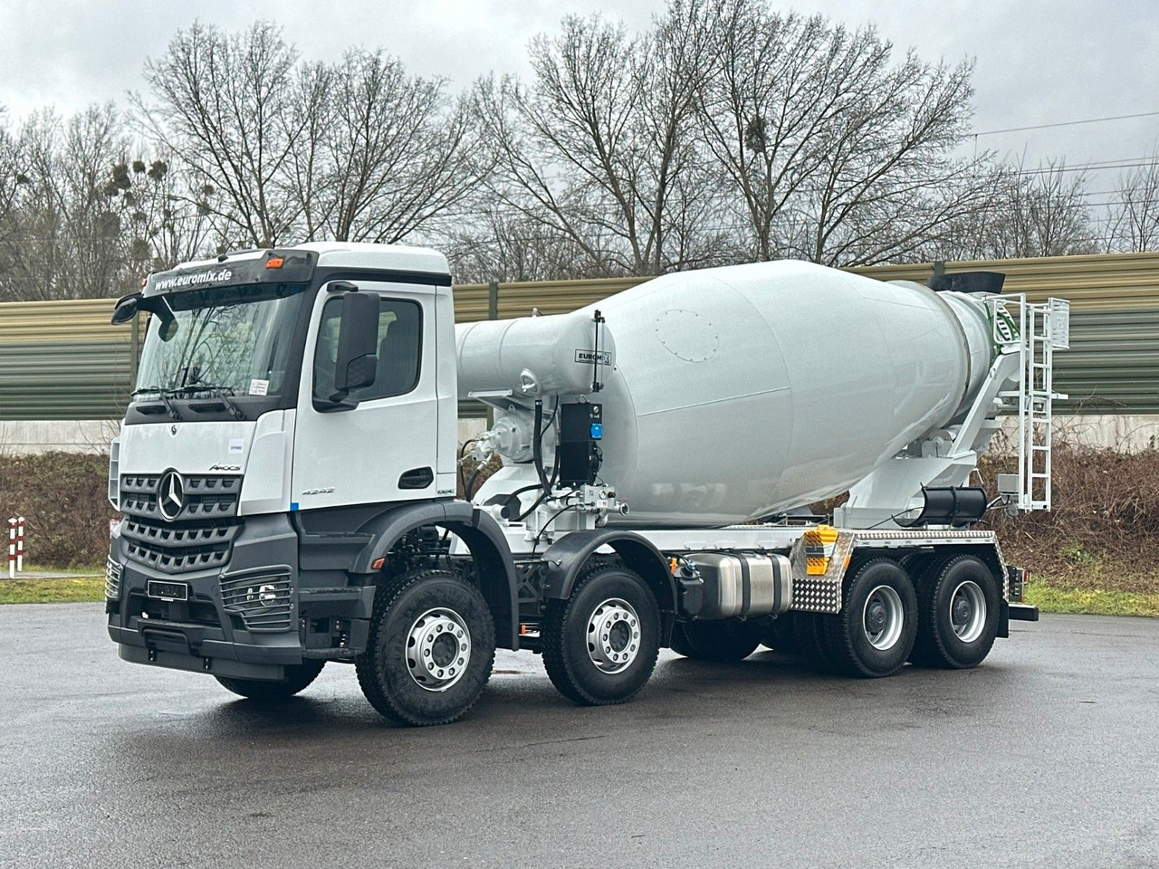Mercedes-Benz AROCS 5 4242 8x4 Euro5 EuromixMTP EM 12m R - Betongbil: bilde 3 Mercedes-Benz AROCS 5 4242 8x4 Euro5 EuromixMTP EM 12m R - Betongbil: bilde 3