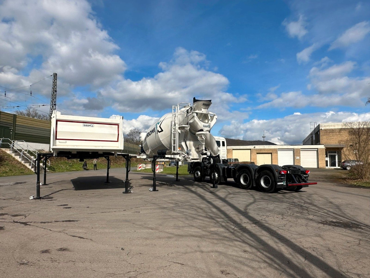 Volvo FMX 460 8x4 / WECHSELSYSTEM KIPPER+MISCHER Volvo FMX 460 8x4 / WECHSELSYSTEM KIPPER+MISCHER - Tippbil: bilde 1 Volvo FMX 460 8x4 / WECHSELSYSTEM KIPPER+MISCHER Volvo FMX 460 8x4 / WECHSELSYSTEM KIPPER+MISCHER - Tippbil: bilde 1