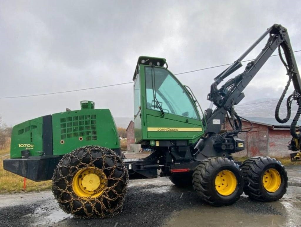 John Deere 1070 D  - Hogstmaskin: bilde 1 John Deere 1070 D  - Hogstmaskin: bilde 1