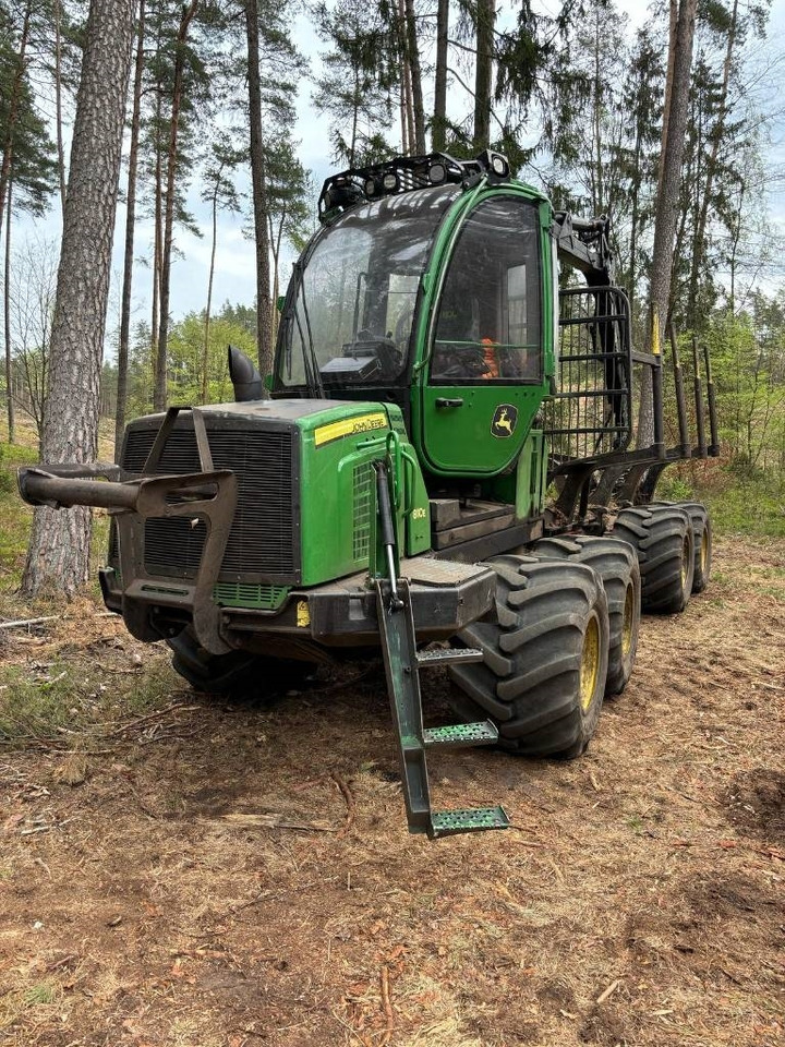 John Deere 810 E - Lassbærer: bilde 1 John Deere 810 E - Lassbærer: bilde 1
