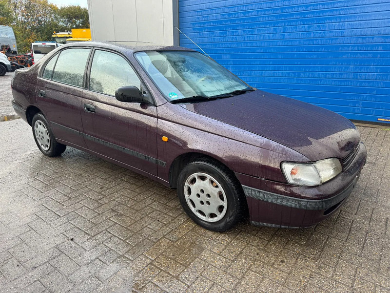 Toyota Carina E **2.0 PETROL-ESSENCE** - Sedan: bilde 1 Toyota Carina E **2.0 PETROL-ESSENCE** - Sedan: bilde 1