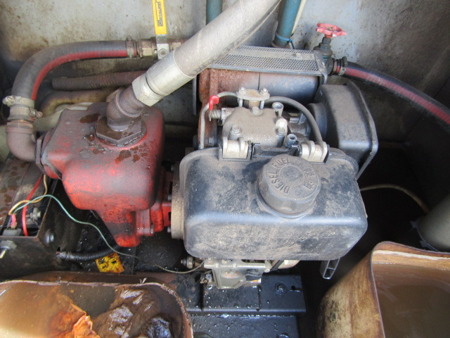 Lagringstank DIESEL FUEL TANK 10,500 LTR APPROX COMPLETE WITH DONKEY ENGINE, PUMPS AND HOSES, ALL IN WORKING ORDER (3.6 X 1.8 X 1.8M): bilde 6