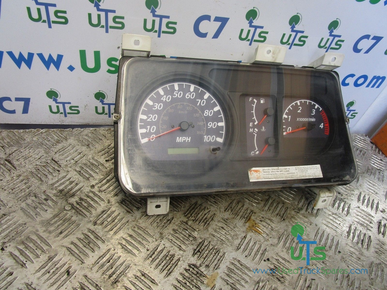ISUZU NKR 3.5T CLOCK CLUSTER P/NO CN4049 - Elektrisk system for Lastebil: bilde 1 ISUZU NKR 3.5T CLOCK CLUSTER P/NO CN4049 - Elektrisk system for Lastebil: bilde 1