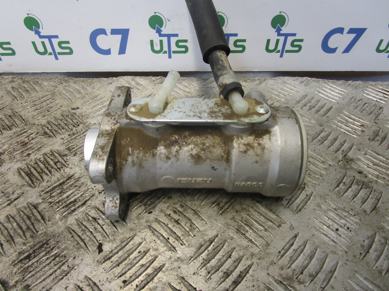 ISUZU NQR BRAKE MASTER CYLINDER - Bremsedeler for Lastebil: bilde 1 ISUZU NQR BRAKE MASTER CYLINDER - Bremsedeler for Lastebil: bilde 1