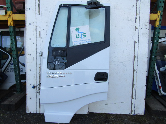 IVECO STRALIS NEARSIDE PASSENGER DOOR COMPLETE - Førerhus og interiør for Lastebil: bilde 1 IVECO STRALIS NEARSIDE PASSENGER DOOR COMPLETE - Førerhus og interiør for Lastebil: bilde 1