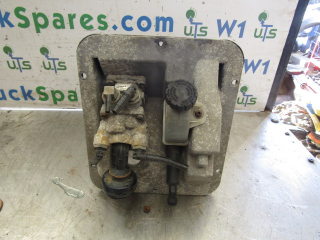MERCEDES ATEGO 815 CLUTCH / BRAKE PEDAL CLUSTER - Bremsedeler for Lastebil: bilde 1 MERCEDES ATEGO 815 CLUTCH / BRAKE PEDAL CLUSTER - Bremsedeler for Lastebil: bilde 1