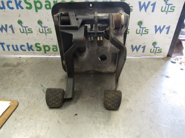 MERCEDES ATEGO 815 CLUTCH / BRAKE PEDAL CLUSTER - Bremsedeler for Lastebil: bilde 2 MERCEDES ATEGO 815 CLUTCH / BRAKE PEDAL CLUSTER - Bremsedeler for Lastebil: bilde 2