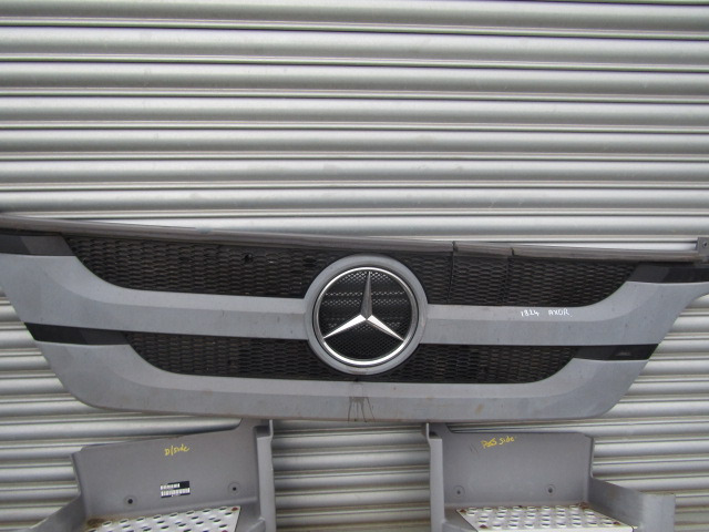 MERCEDES AXOR FRONT GRILL - Førerhus og interiør for Lastebil: bilde 1 MERCEDES AXOR FRONT GRILL - Førerhus og interiør for Lastebil: bilde 1