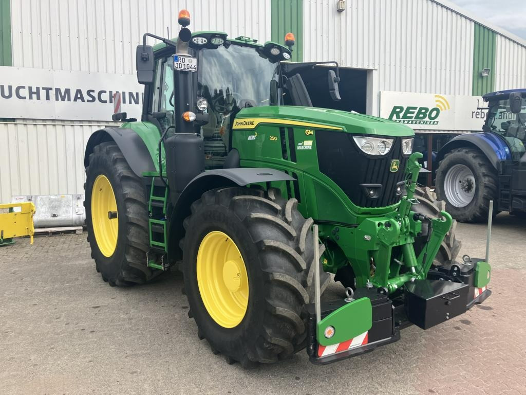 John Deere 6M250 - Traktor: bilde 1 John Deere 6M250 - Traktor: bilde 1