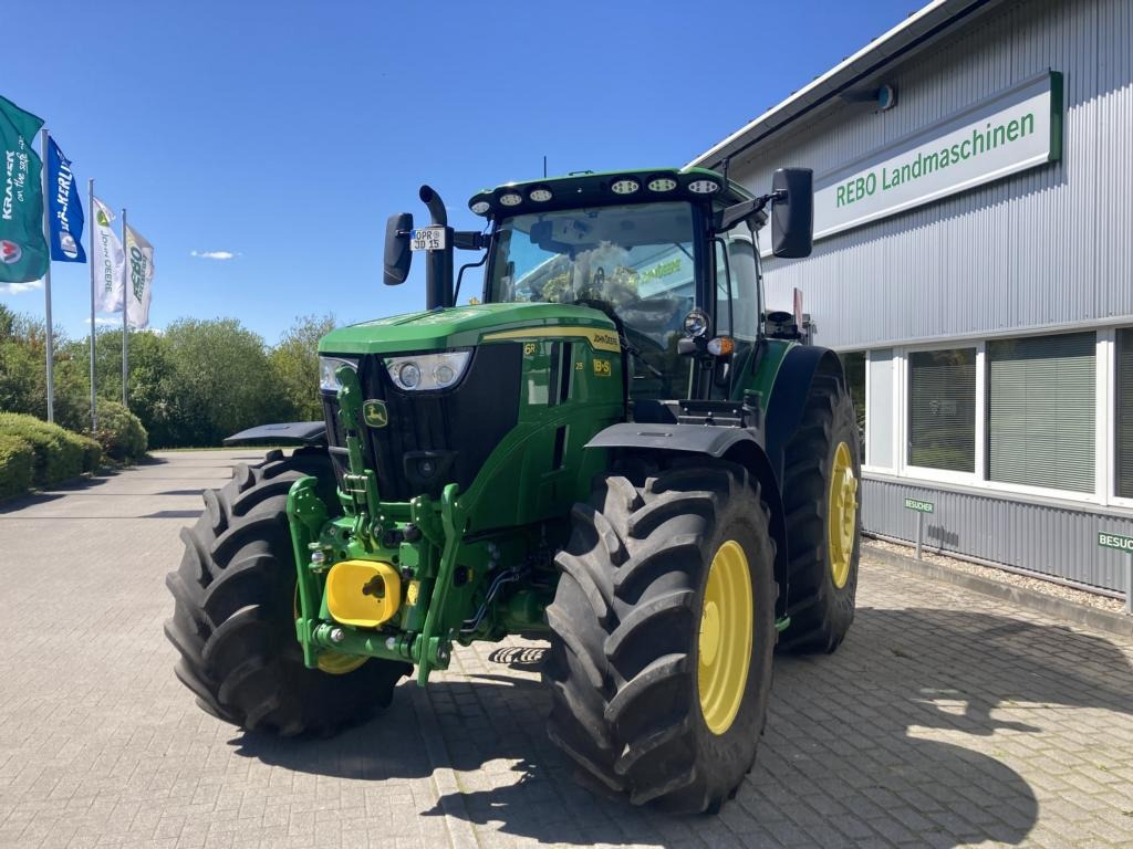 John Deere 6R215 - Traktor: bilde 1 John Deere 6R215 - Traktor: bilde 1