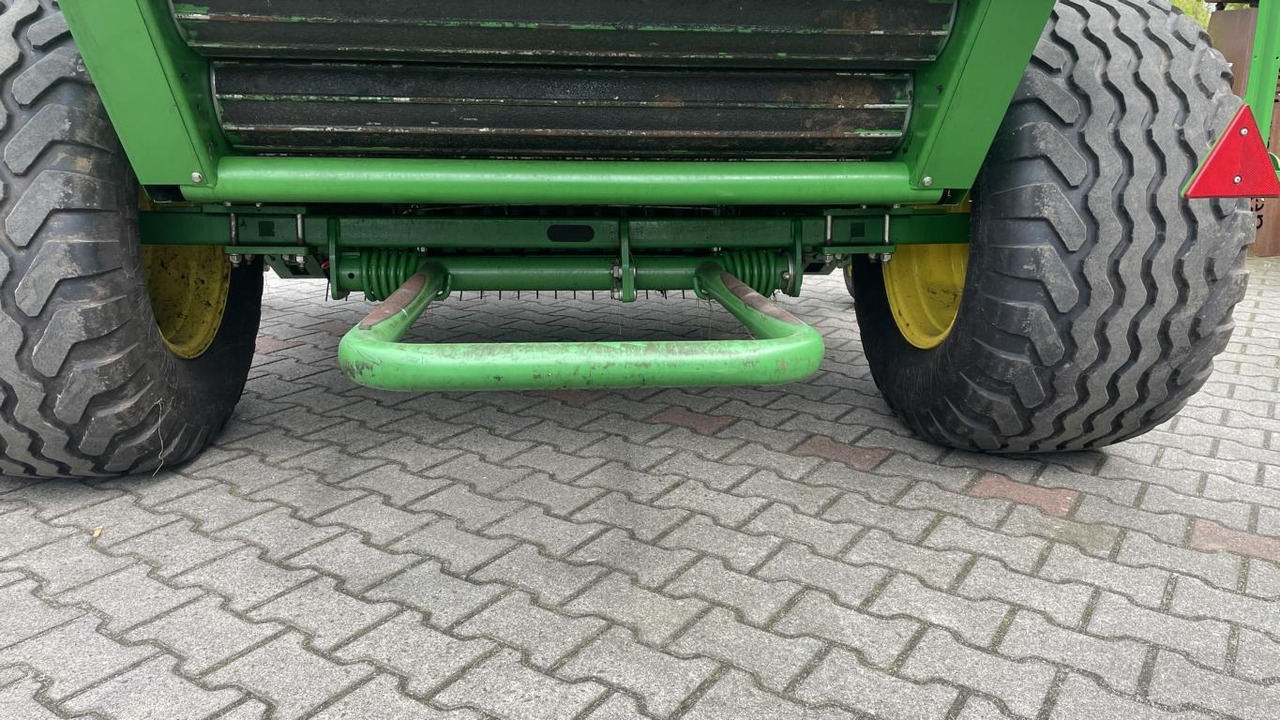 John Deere RUNDBALLENPRESSE F441R - Rundballepakker: bilde 5 John Deere RUNDBALLENPRESSE F441R - Rundballepakker: bilde 5