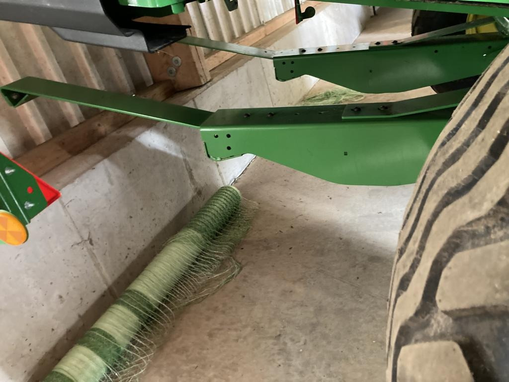 John Deere V461M - Rundballepakker: bilde 2 John Deere V461M - Rundballepakker: bilde 2