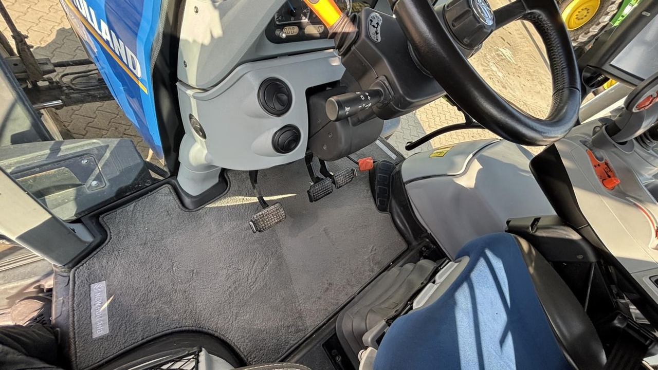 New Holland T 7.210 - Traktor: bilde 2 New Holland T 7.210 - Traktor: bilde 2