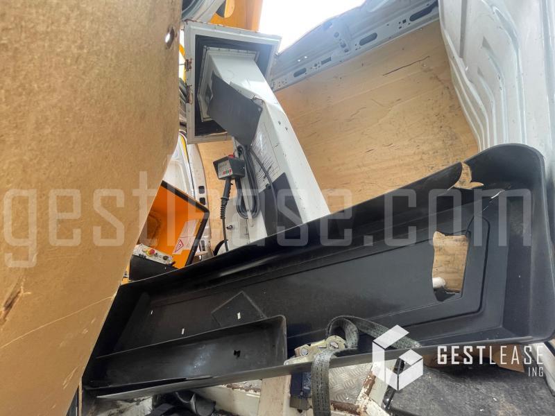 Billift Renault MASTER 3 2.3 DCI 125 avec nacelle KLUBB: bilde 9