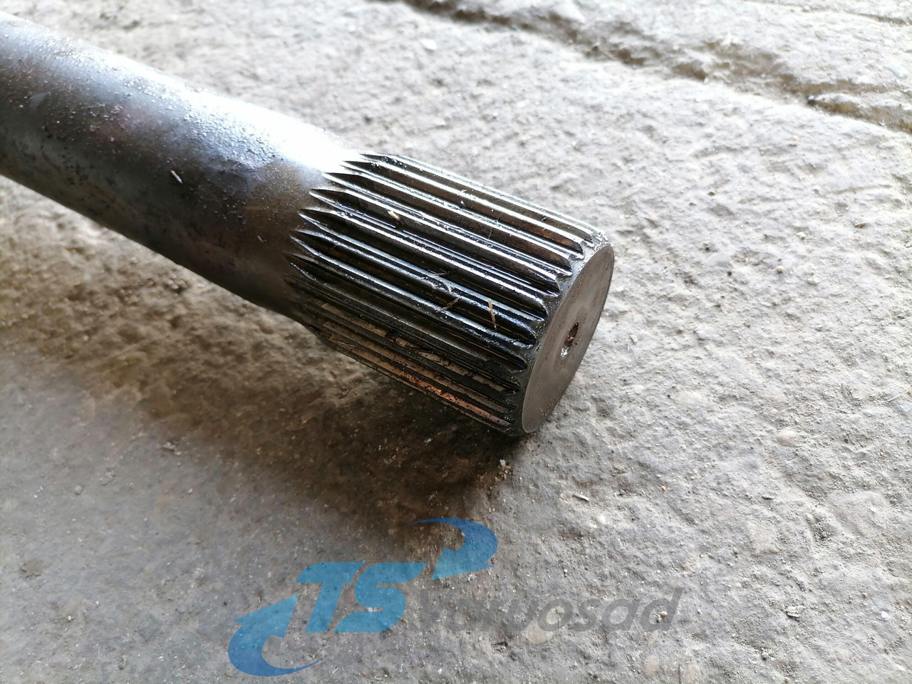 MAN Drive shaft 81355020136 - Drivaksel for Lastebil: bilde 2 MAN Drive shaft 81355020136 - Drivaksel for Lastebil: bilde 2