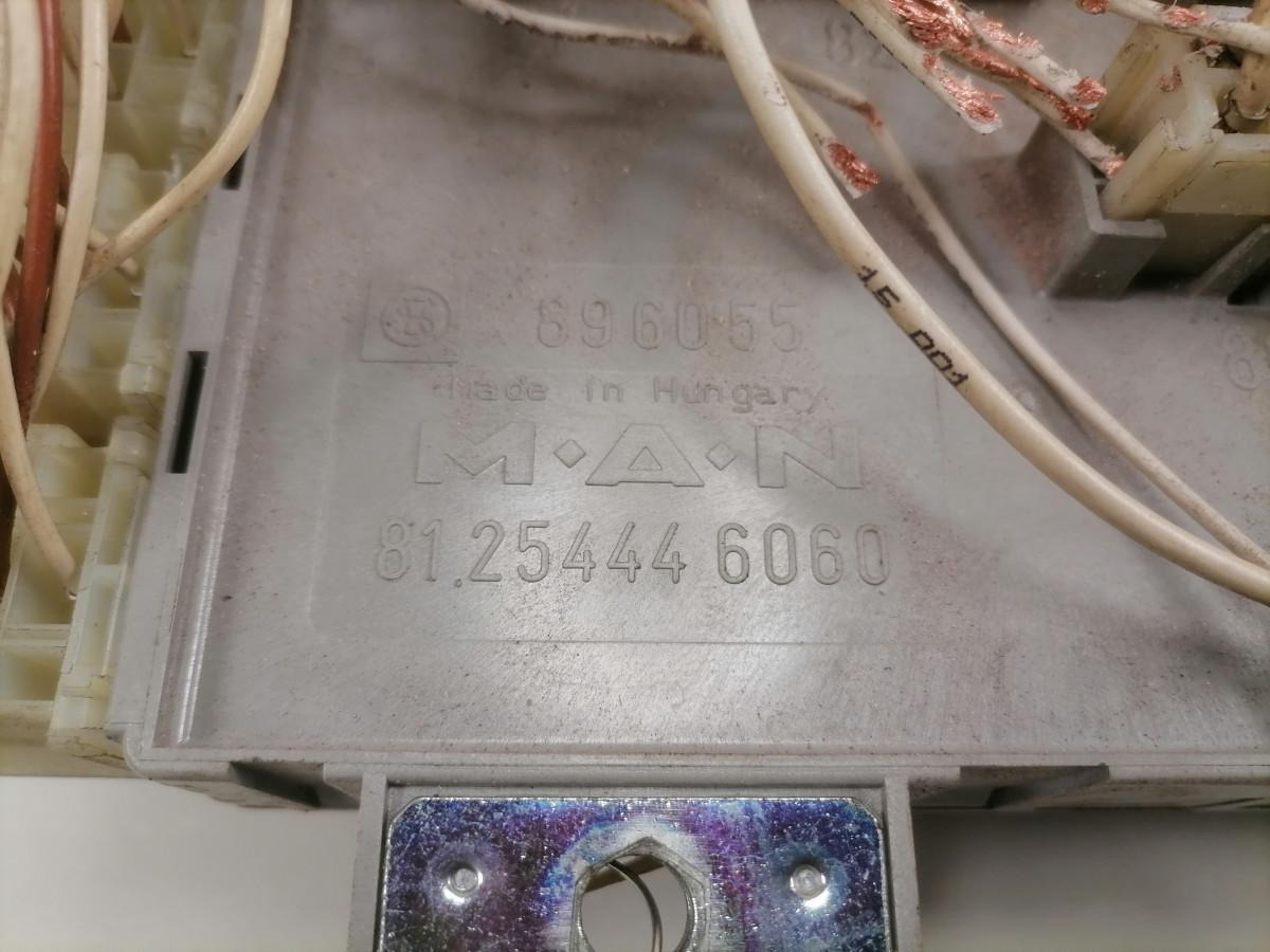 MAN Kaitsmepaneel 81254446060 - Sikring for Lastebil: bilde 5 MAN Kaitsmepaneel 81254446060 - Sikring for Lastebil: bilde 5