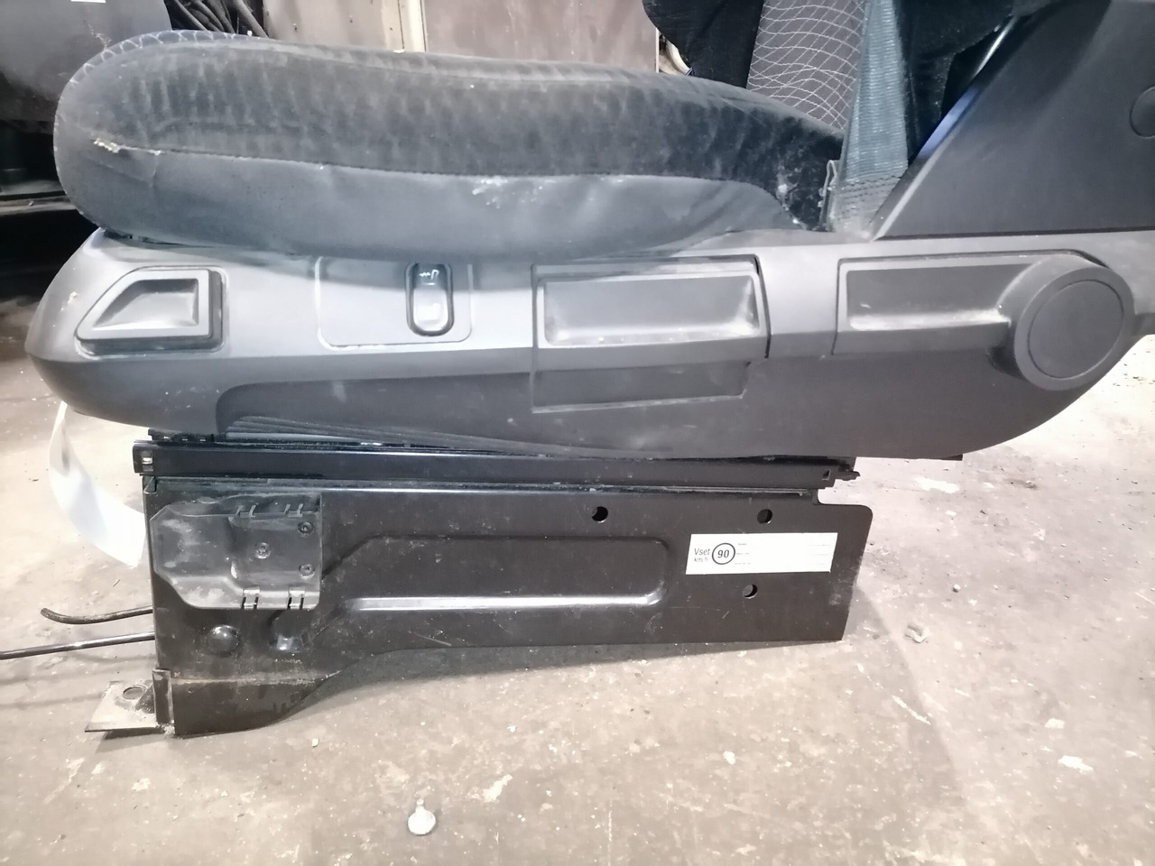 Mercedes-Benz Juhiiste A9609107501 - Sete for Lastebil: bilde 4 Mercedes-Benz Juhiiste A9609107501 - Sete for Lastebil: bilde 4