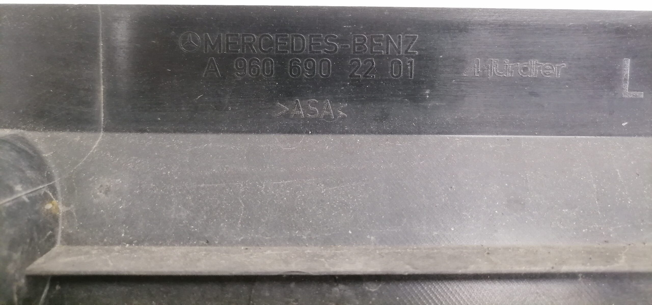 Mercedes-Benz Kabiini plastik A9606902201 - Universaldel for Lastebil: bilde 4 Mercedes-Benz Kabiini plastik A9606902201 - Universaldel for Lastebil: bilde 4