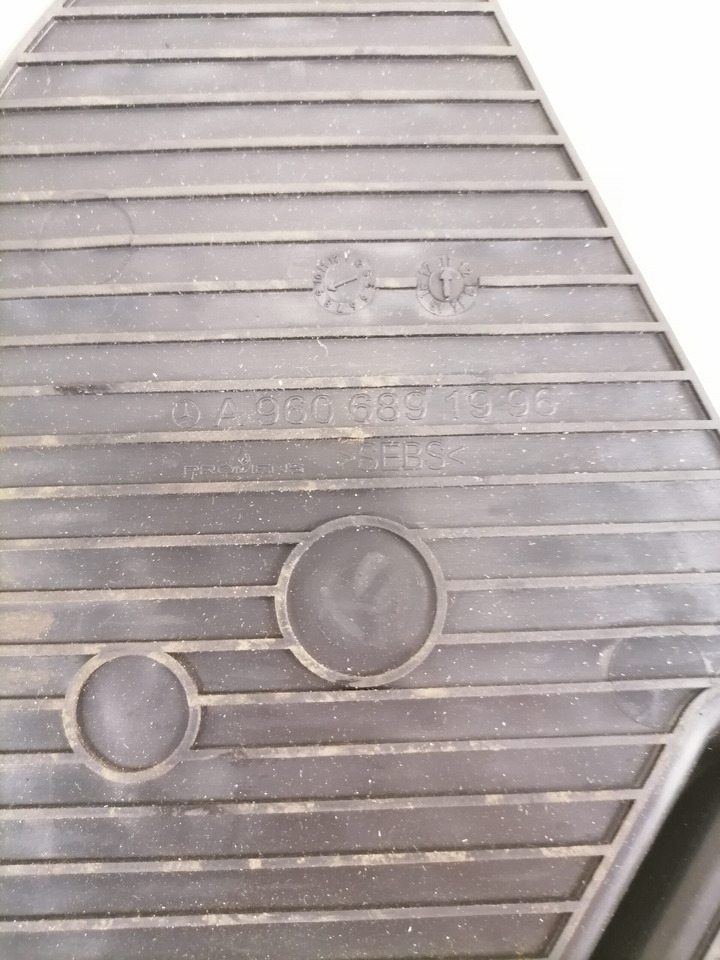 Mercedes-Benz Salongi plastik A9606891996 - Universaldel for Lastebil: bilde 2 Mercedes-Benz Salongi plastik A9606891996 - Universaldel for Lastebil: bilde 2