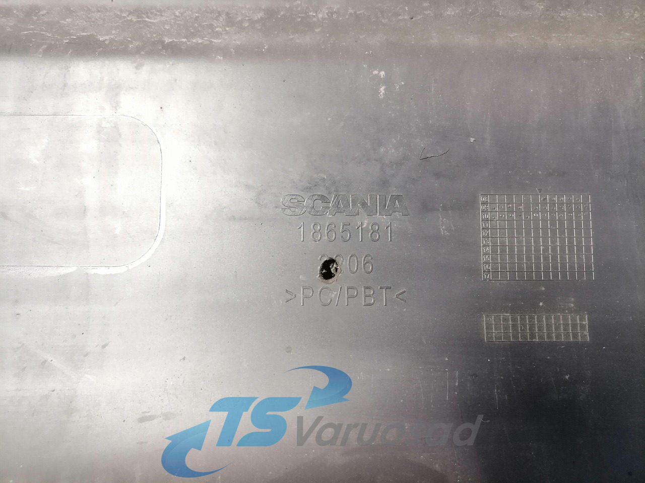 Scania Front bumper cover plastic 1865181 - Aerodynamikk/ Spoiler for Lastebil: bilde 4 Scania Front bumper cover plastic 1865181 - Aerodynamikk/ Spoiler for Lastebil: bilde 4