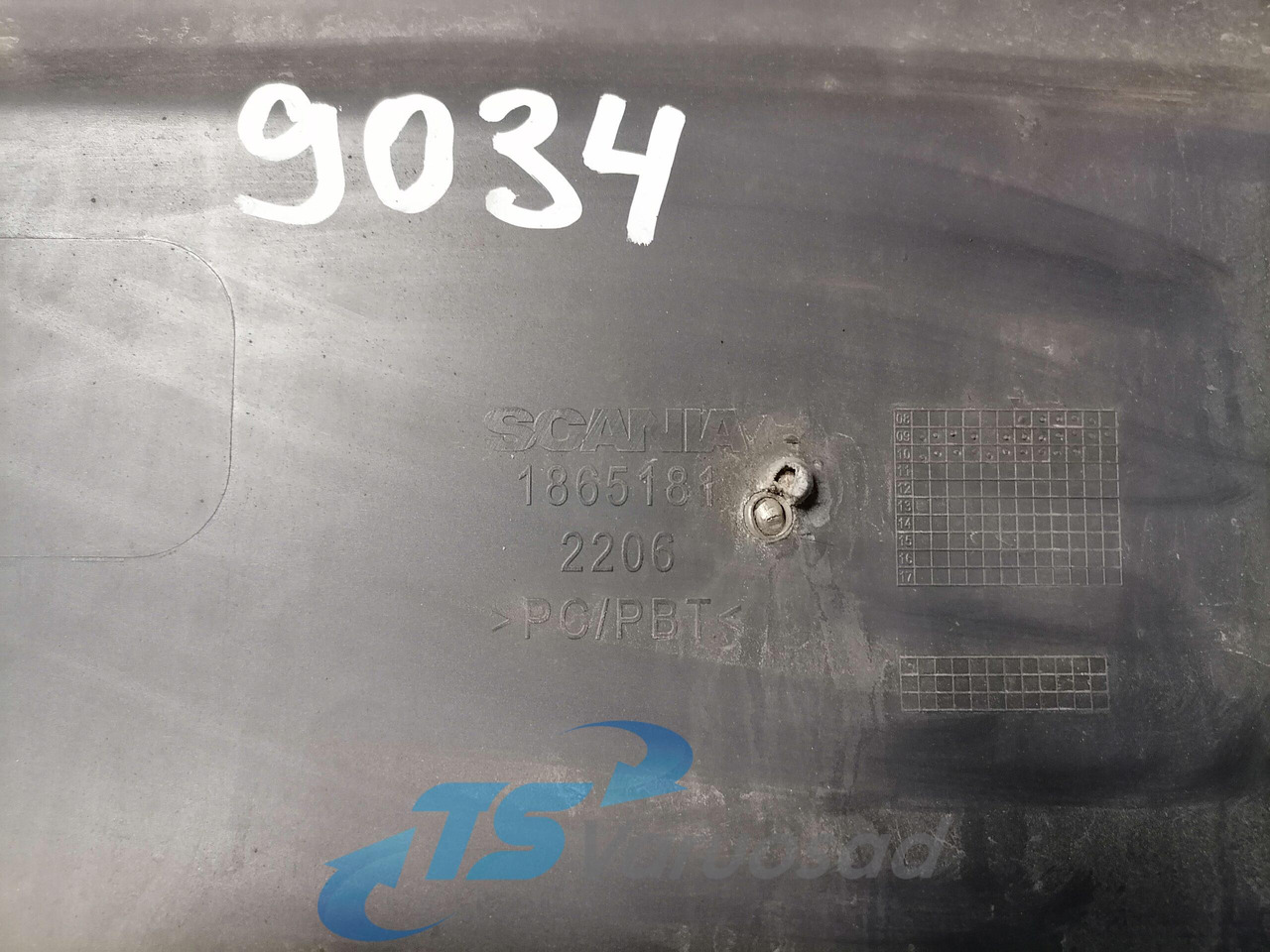 Scania Front bumper cover plastic 1865181 - Aerodynamikk/ Spoiler for Lastebil: bilde 2 Scania Front bumper cover plastic 1865181 - Aerodynamikk/ Spoiler for Lastebil: bilde 2