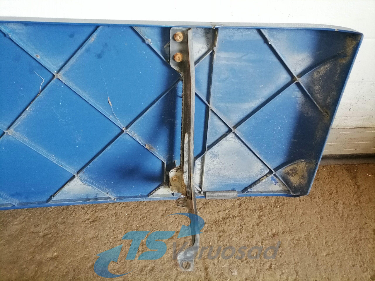 Scania Scania cab wind deflector, right side 1348522 - Aerodynamikk/ Spoiler for Lastebil: bilde 4 Scania Scania cab wind deflector, right side 1348522 - Aerodynamikk/ Spoiler for Lastebil: bilde 4