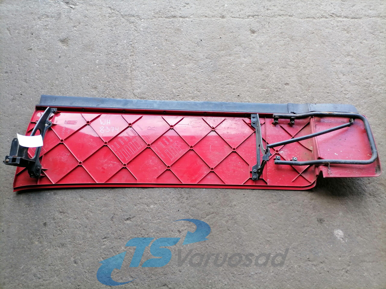 Scania Scania cab wind deflector, right side 1534229 - Aerodynamikk/ Spoiler for Lastebil: bilde 3 Scania Scania cab wind deflector, right side 1534229 - Aerodynamikk/ Spoiler for Lastebil: bilde 3
