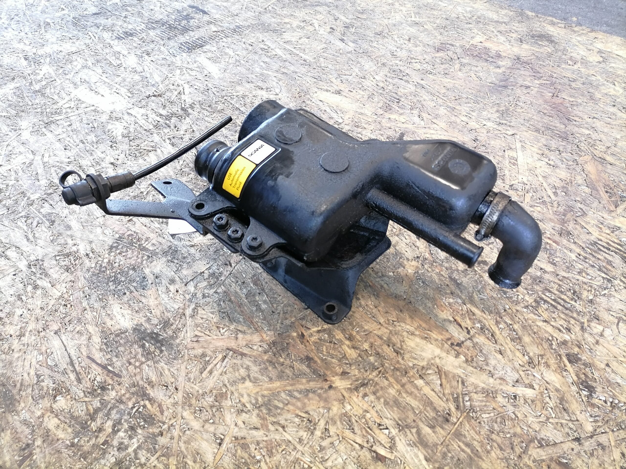 Scania Scania steering oil tank 1461351 - Servoslange for Lastebil: bilde 2 Scania Scania steering oil tank 1461351 - Servoslange for Lastebil: bilde 2