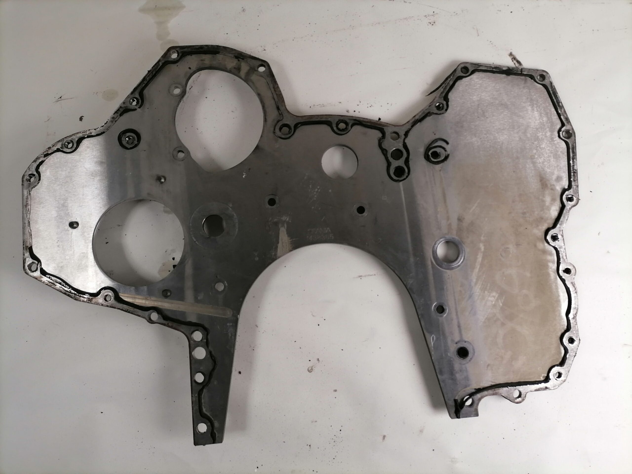 Scania Timing gear plate 1438305 - Motor og deler for Lastebil: bilde 1 Scania Timing gear plate 1438305 - Motor og deler for Lastebil: bilde 1