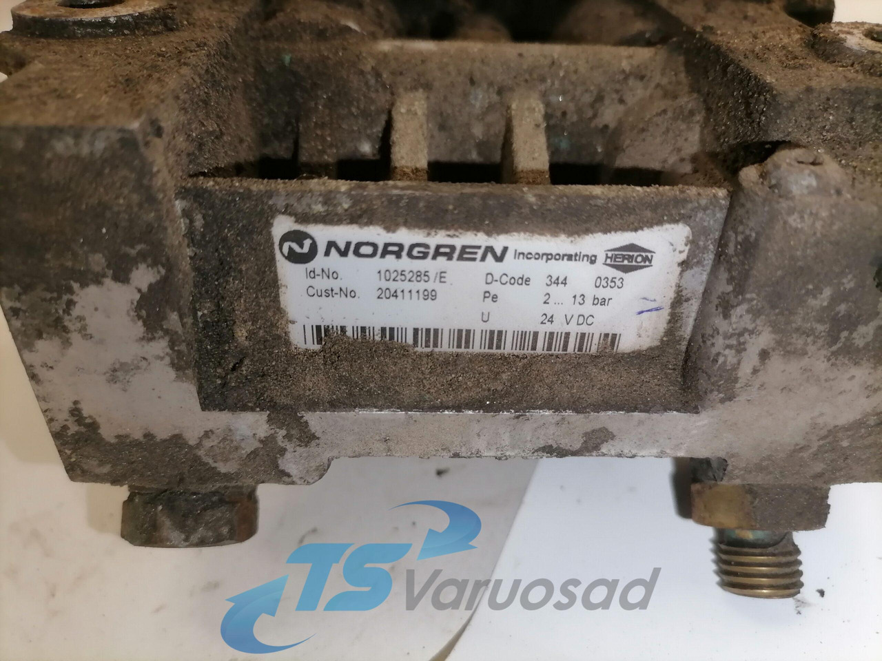 Volvo Engine control switch 2041199 - Eksosanlegg for Lastebil: bilde 2 Volvo Engine control switch 2041199 - Eksosanlegg for Lastebil: bilde 2