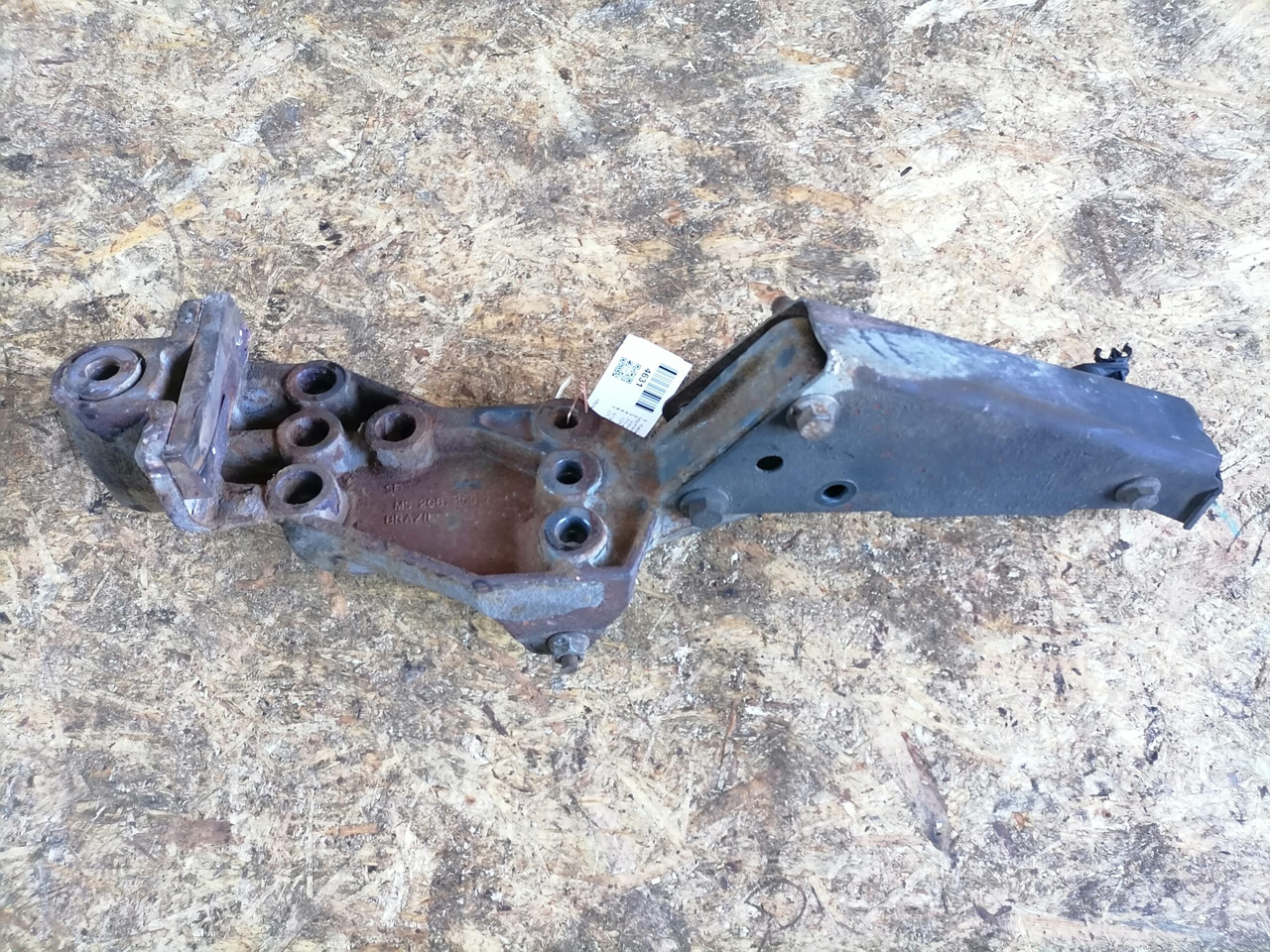 Volvo Kabiini kandur, tagumine 20467739 - Førerhusfjæring for Lastebil: bilde 2 Volvo Kabiini kandur, tagumine 20467739 - Førerhusfjæring for Lastebil: bilde 2