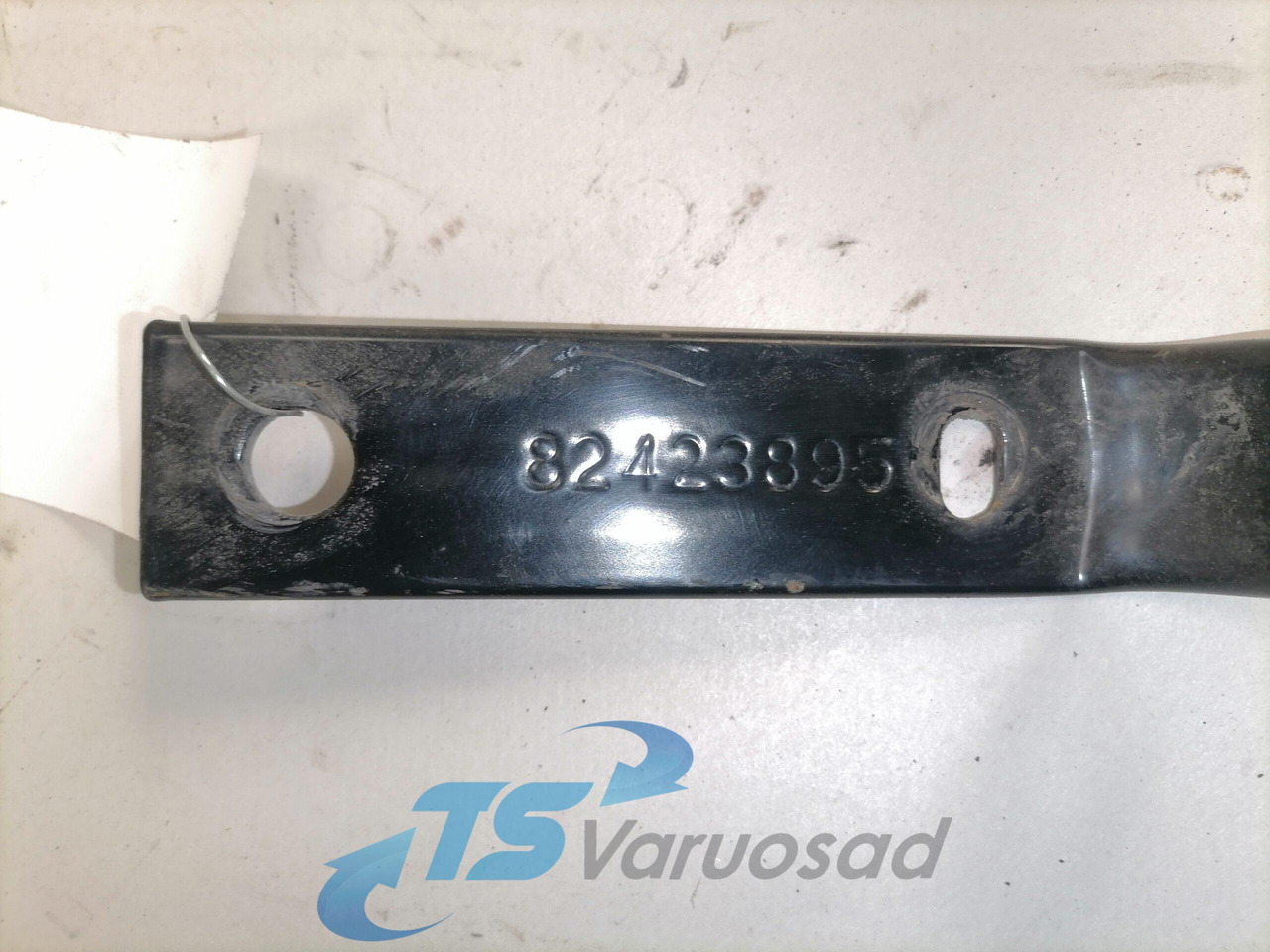 Volvo Kabiini tuulesuunaja kandur 82423895 - Aerodynamikk/ Spoiler for Lastebil: bilde 2 Volvo Kabiini tuulesuunaja kandur 82423895 - Aerodynamikk/ Spoiler for Lastebil: bilde 2