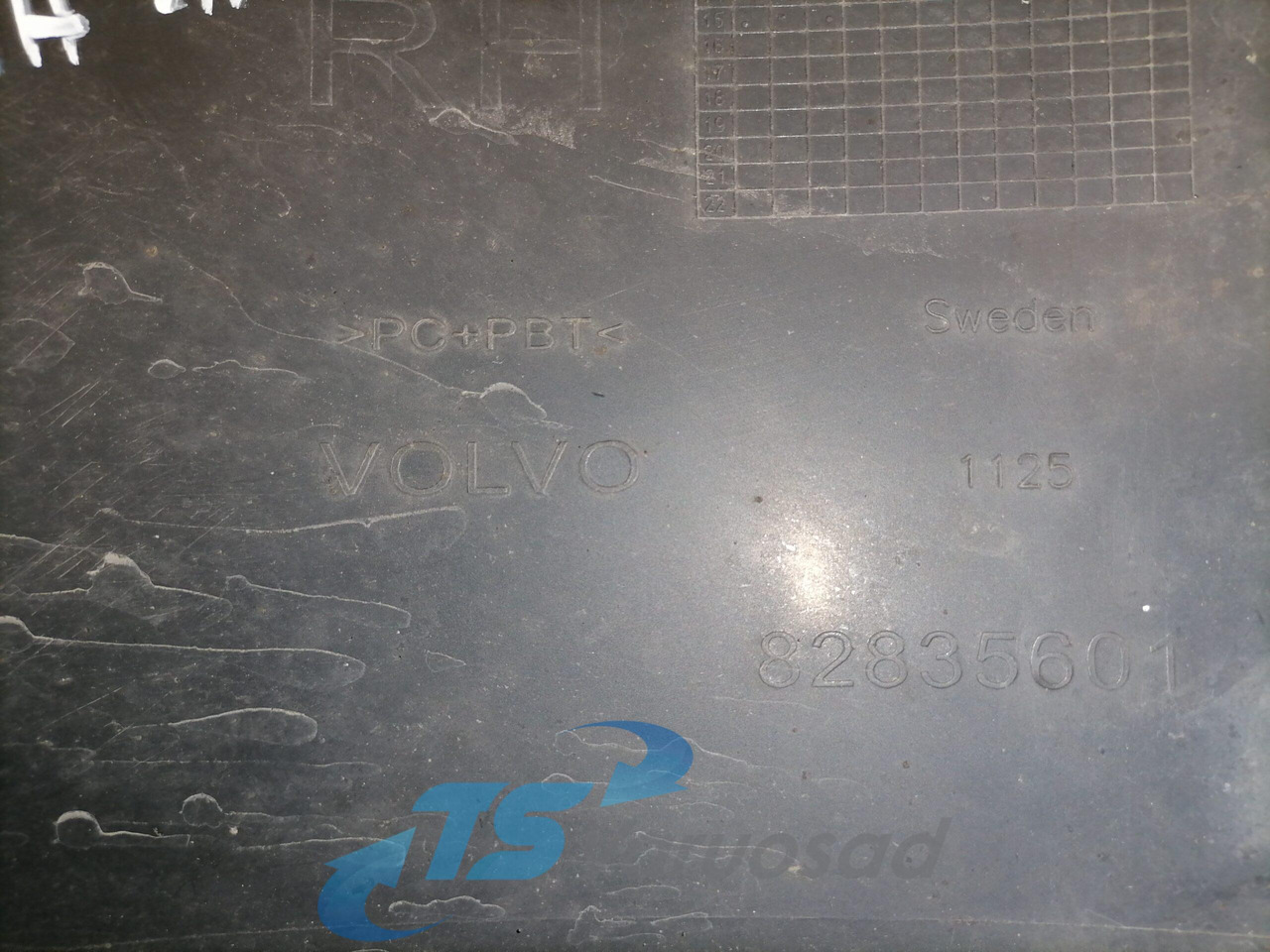 Volvo Plastikdetail 82835601 - Aerodynamikk/ Spoiler for Lastebil: bilde 3 Volvo Plastikdetail 82835601 - Aerodynamikk/ Spoiler for Lastebil: bilde 3