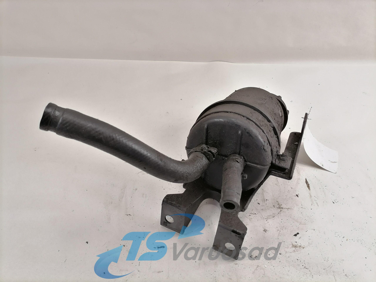 Volvo Steering oil tank+ bracket 20479764 - Servoslange for Lastebil: bilde 2 Volvo Steering oil tank+ bracket 20479764 - Servoslange for Lastebil: bilde 2