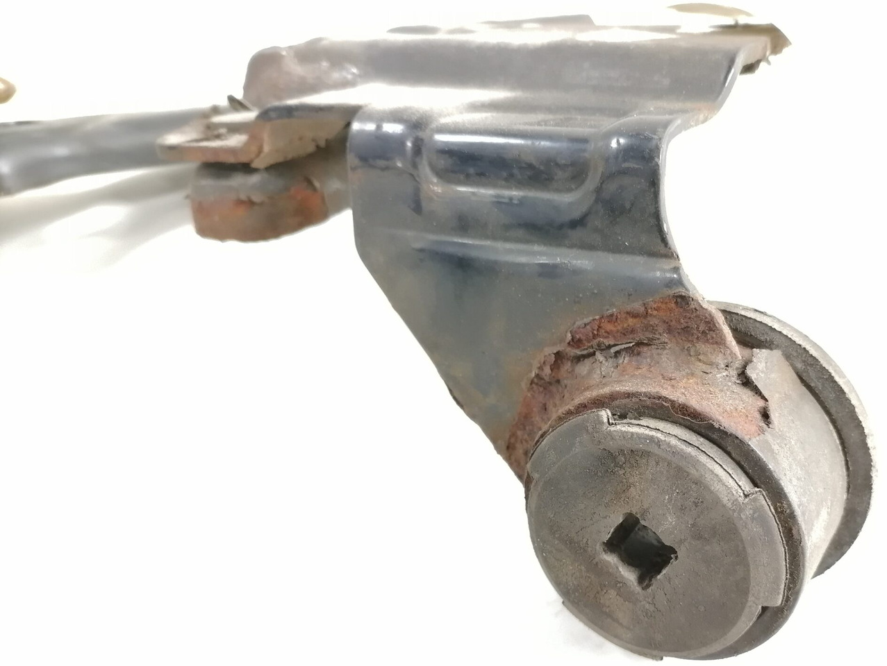 Volvo lower grille carrier hinge 20425954 - Grill for Lastebil: bilde 3 Volvo lower grille carrier hinge 20425954 - Grill for Lastebil: bilde 3